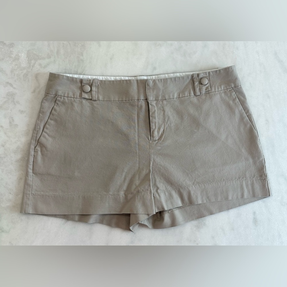 Stone Khaki Banana Republic Chino Shorts. Women's Size 14. 3 inch Inseam.